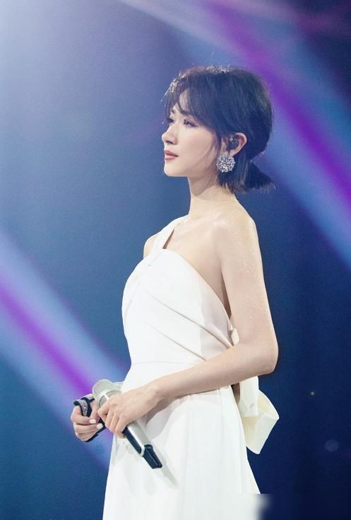  孟佳万|《乘风破浪的姐姐》排名：孟佳万茜争第1，张含韵第7，她被踢出局