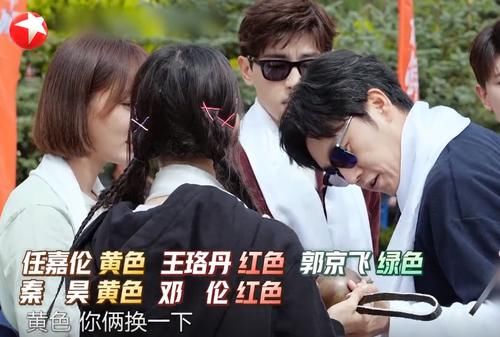  真诚|真诚不是装的！杨超越做客《中餐厅》，手机壳很加分！