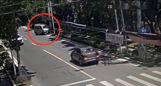  骗保|大胆男子酒驾出险后逃逸，次日竟伪造现场报假警骗保