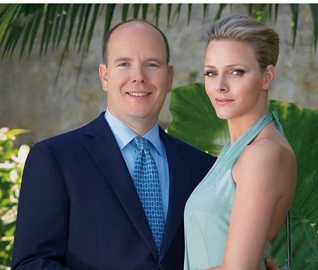 摩纳哥|62岁摩纳哥亲王结婚9周年娇妻美艳绝伦,龙凤胎王子公主萌翻天