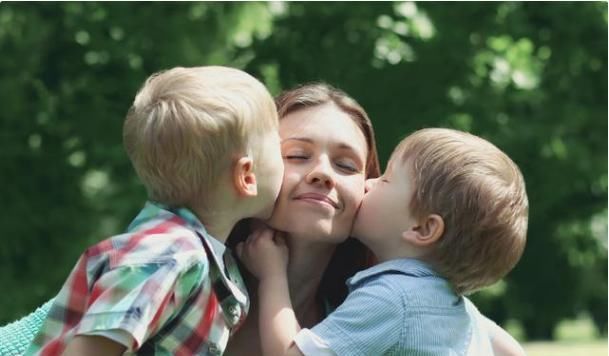 理所当然|“捆绑式孝顺”兴起，儿女有苦难言，“扶弟魔”宝妈认为理所当然