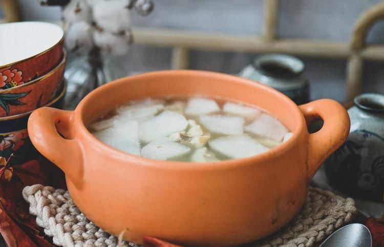 膻味|羊肉汤不要直接加水炖，多做两步，汤鲜肉美没膻味，一点都不腻