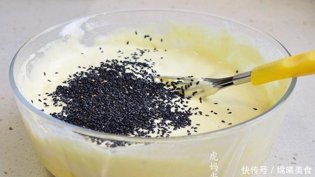 酸奶|玉米粉+酸奶+鸡蛋,做成无油又低糖的早餐蛋糕,好吃健康易消化