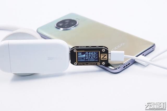  功率为8|小饼干能给什么设备用？OPPO 50W 超闪饼干充电器兼容性评测