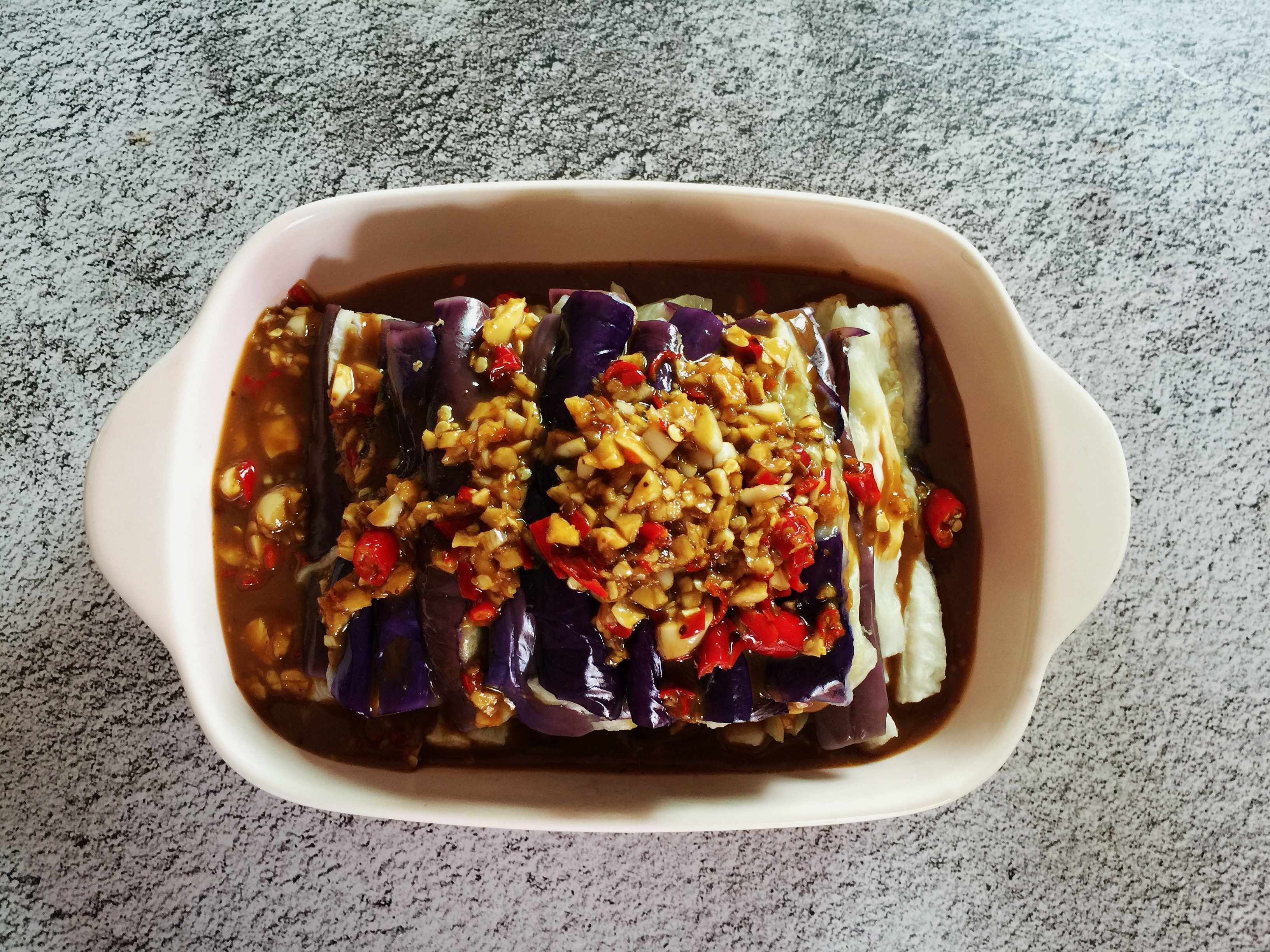  开胃|茄子最好吃的做法，上锅一蒸，配上这酱料，营养又开胃，香极了