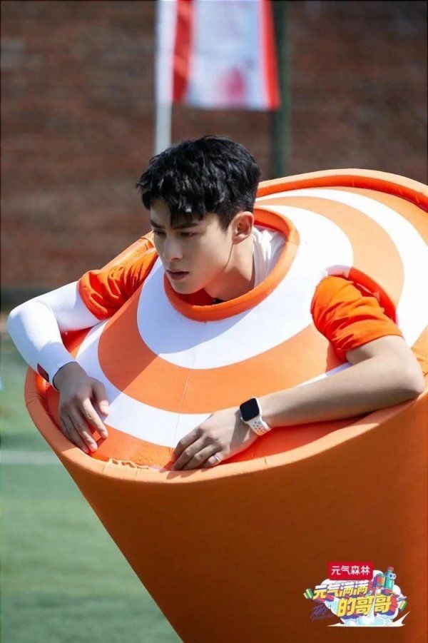  满满的|《元气满满的哥哥》杨洋身体力行演示“羊毛出在羊身上”