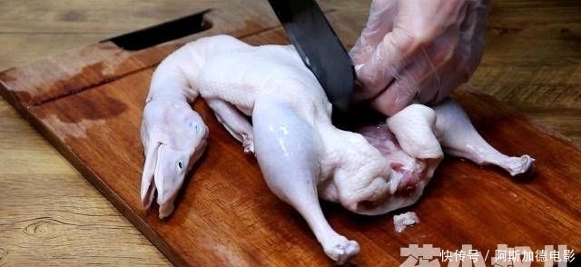  油腻|烤鸭只用一勺盐和酱油，味道不油腻，你一看就会有食欲