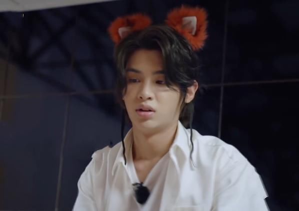  负责|怪不得黄明昊那么受宠，看到他保护杨幂的样子，比老公还要负责