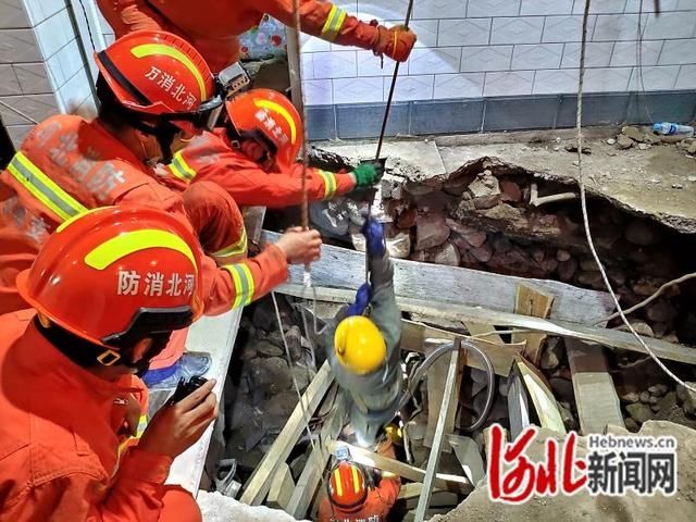  小时|河北邯郸水井塌方 消防生死救援13小时