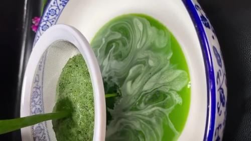  凉粉|黄瓜凉粉冻的做法，怎么调料汁是重点，酸辣鲜香碧绿诱人