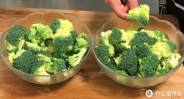  西兰花|西兰花不炒了，今天来个简单做法，一顿2盆不够吃