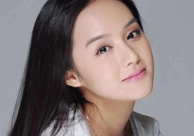  嫁给|17岁时被邀上春晚，最红时却嫁给不知名男星，今把丈夫培养成影帝