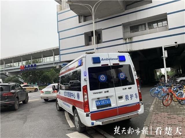  视频|【视频】突发！乘客坠下武汉地铁1号线站台，已被送医救治