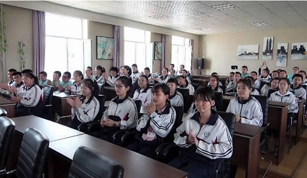 护航|模拟法庭进校园，护航青春助成长