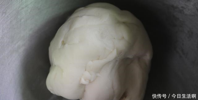 照样|披萨没有烤箱也能做,用它做更省时间,照样美味可口!