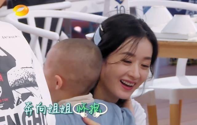 中餐厅|《中餐厅》遇小孩哭闹,赵丽颖一招制服,连当妈的都看懵了