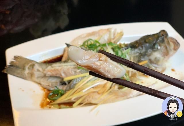 鱼肉|蒸鱼时,最忌直接加“盐”,加一勺它,鱼肉越蒸越香,越蒸越嫩!