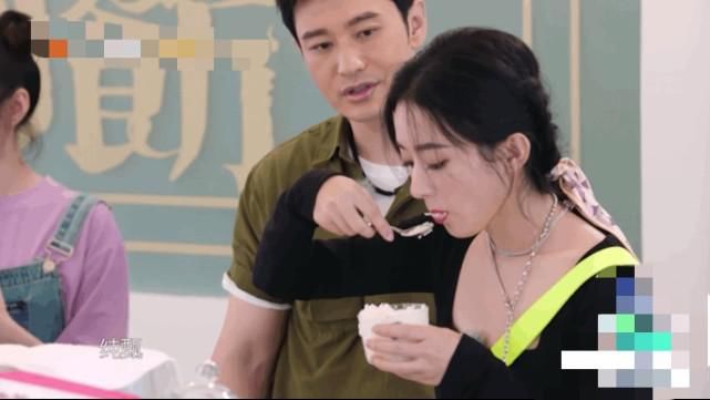  进食|赵丽颖《中餐厅》进食一边吃一边吐，卫生习惯遭嘲讽：太恶心了