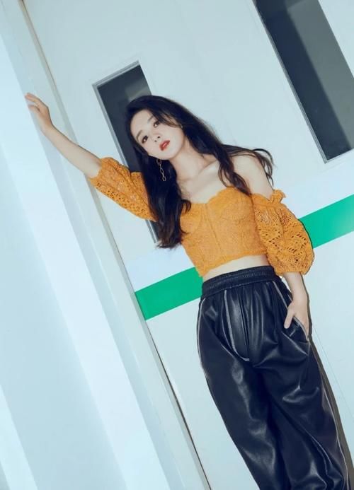  高清|赵丽颖《中餐厅》高清剧照，扎双麻花辫变俏厨娘，当妈后仍似少女