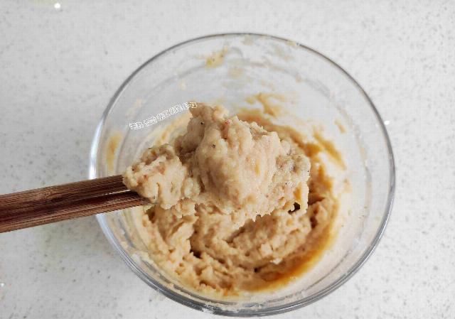  外酥|虾仁这做法外酥里嫩吃着香，不炒不蒸也不煮，做法简单几乎不用油