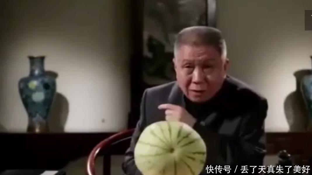 去哪儿|西瓜放家中一年多竟没腐烂,当把它切开时,里面的一幕令人傻眼了