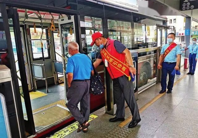 志愿服务活动|创建全国文明城市|南宁:“志愿红”照亮城市文明