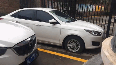 停车|谁这么缺德？一夜之间，咸阳宝泉路40余辆车车胎被扎