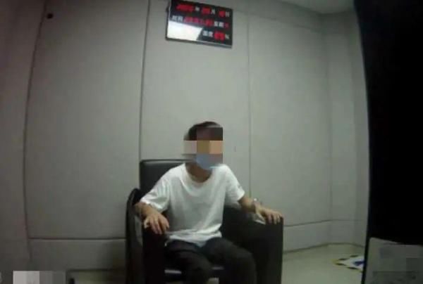 严惩|一男子夜宵摊上被4人殴打，严惩！