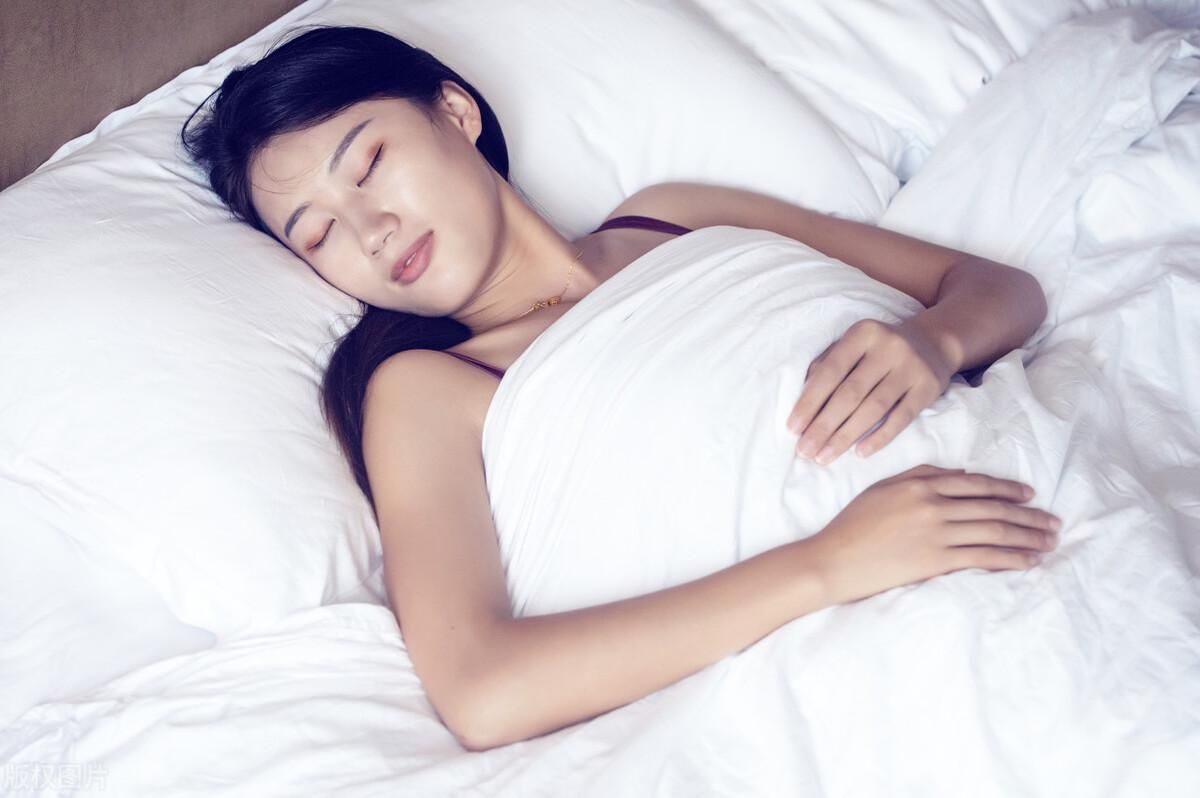 睡前伤害健康的6个坏习惯(睡前的5个坏习惯，正在影响着我们的健康，看看你占了几个？​)