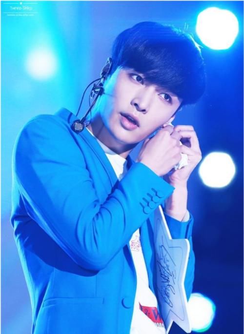  粉丝|张艺兴现身《忘不了餐厅2》：与朴爷爷打招呼，令EXO粉落泪