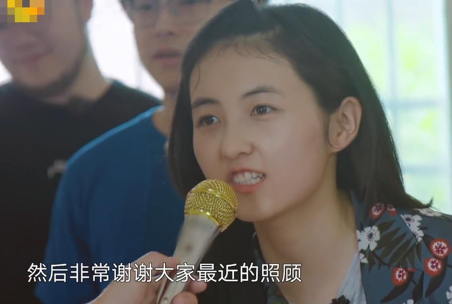  心机|别人介绍都说名字，唯独张子枫加了个前缀，听清是啥，好有心机！