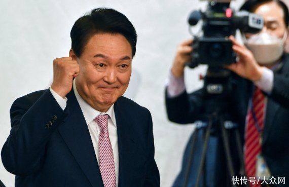 尹锡悦执政一周年差评率60%，铁了心选边站？