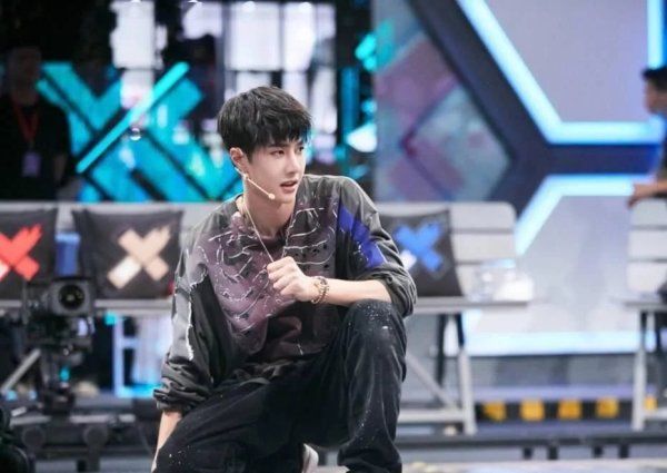 杨洋力|梦回巅峰! 杨洋力压王一博蔡徐坤, 登顶新媒体指数综艺嘉宾TOP1