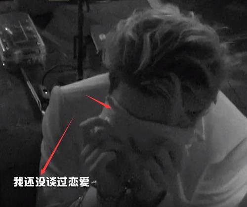  终于|《密逃》大胆了一季的黄明昊终于暴露死穴！网友：真不害臊！