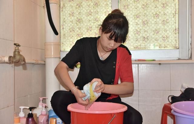  显摆|36岁弟媳朋友圈晒外孙惹怒姑姐，“女儿都被你毁了！还有脸显摆”