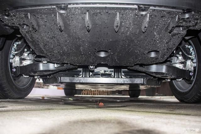  雷克萨斯UX300e|嫌特斯拉做工差？实拍雷克萨斯首款电动SUV 不仅豪华 还更便宜