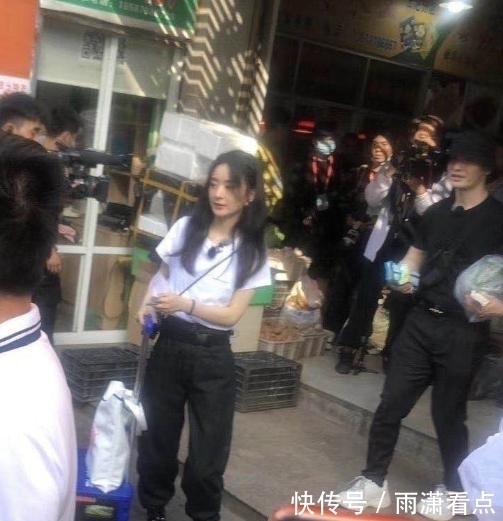 赵丽颖|赵丽颖《中餐厅》路透曝光,和黄晓明现身菜市场,生图绝美
