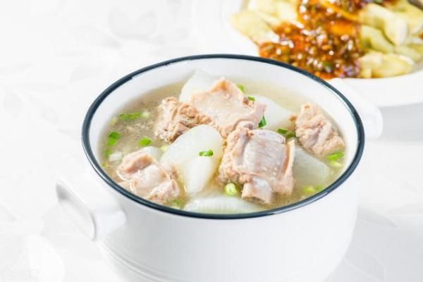  炖排骨|炖排骨，先焯水还是直接炖？都不对，教你一招，肉又香又嫩不干柴