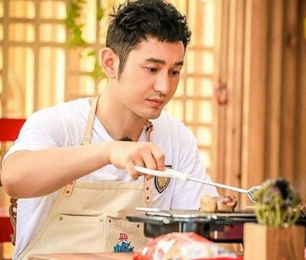  大龙虾|黄晓明的海鲜店一夜走红，去吃10只“大龙虾”，结账时：惹不起！