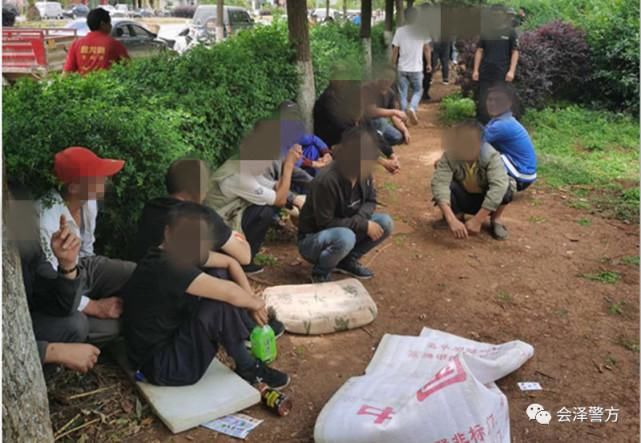  会泽|会泽又有这22人顶风作案，聚众赌博被抓……