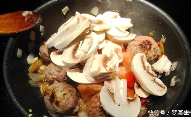  汤面|肉丸和面条一起做，原来这么好吃，我家一周吃5次，上桌汁都不剩