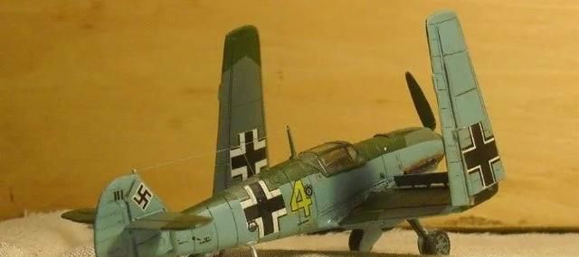  双发|双翼飞机与双发飞机齐登场！德国航母奥古斯特上的魔法舰载机