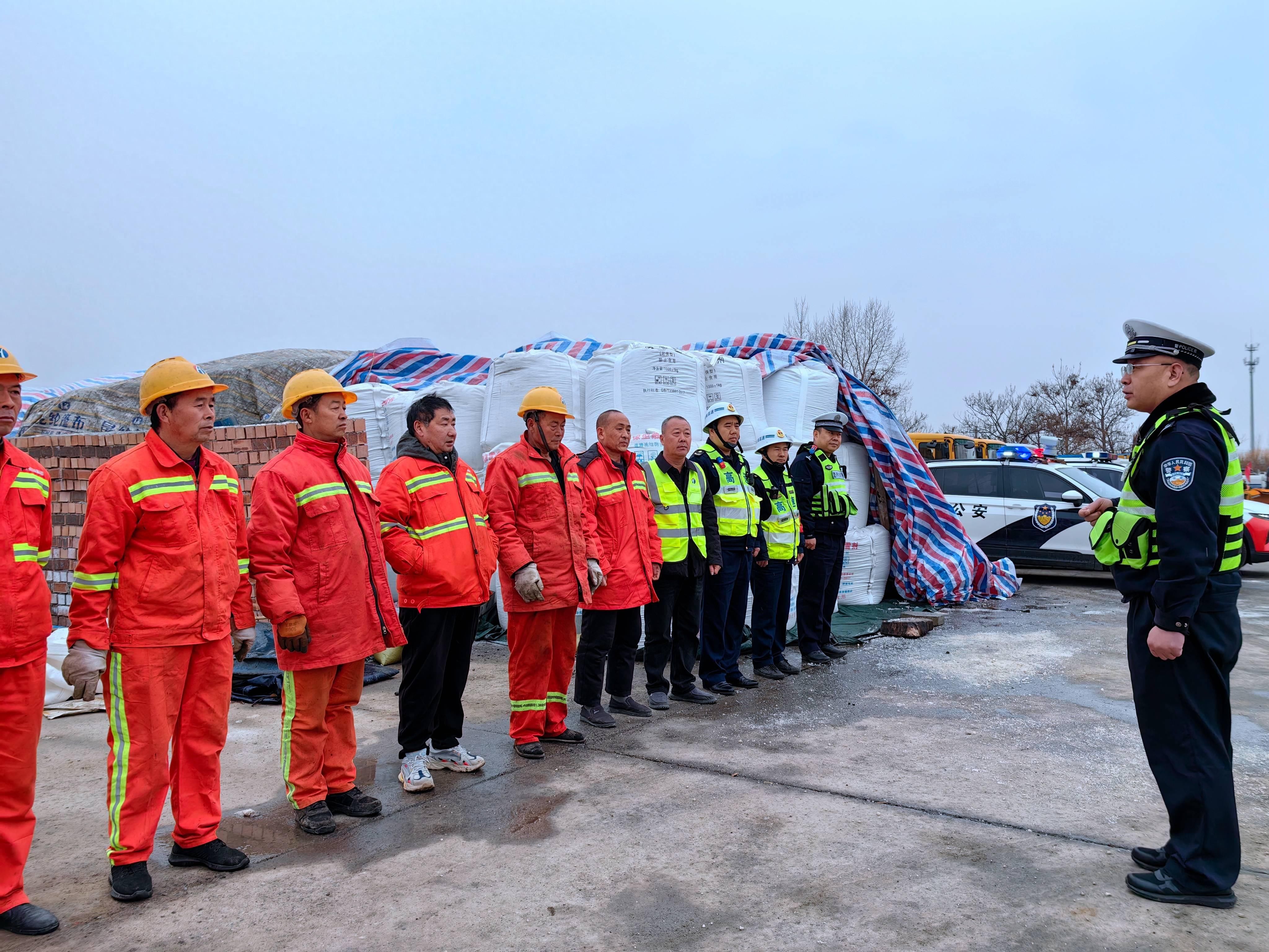 应对新一轮大范围低温雨雪天气 河南高速交警迅速启动恶劣天气勤务