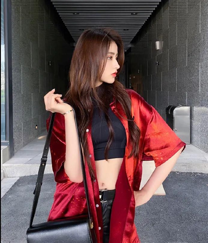  西装|金子涵真的壮吗？看她穿西装的效果就知道了，比例不要太完美