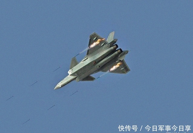 矢量|歼20增重版亮相，它又不搞近距格斗，为何要上矢量推力喷管？