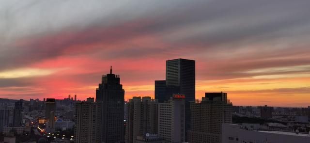  无恙|七月的最后一抹夕阳，愿疫情早日过去，山河无恙，人间皆安！