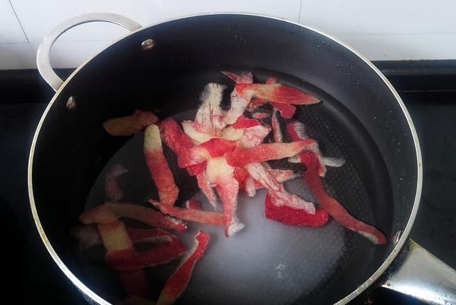  美味|只需3个桃子，就能做出2种甜品，美味解馋又实惠，做法超简单