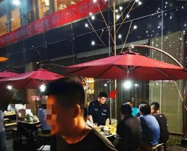  照片|姚明罕见照片你见过几张？光着膀子训练，录制节目被喂吃“蛆”