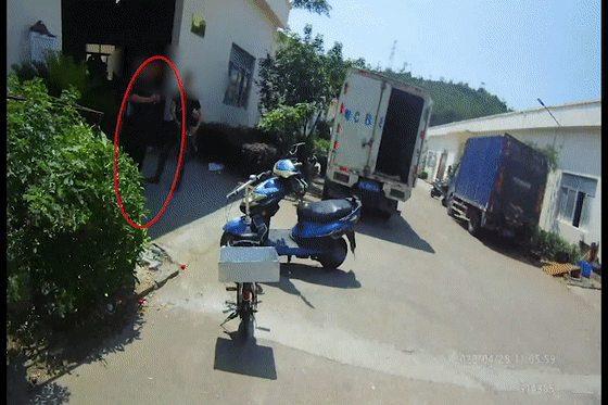  判刑|男子在斗门公交站台睡觉被小车飞撞当场丧命！车主夫妇双双被判刑！