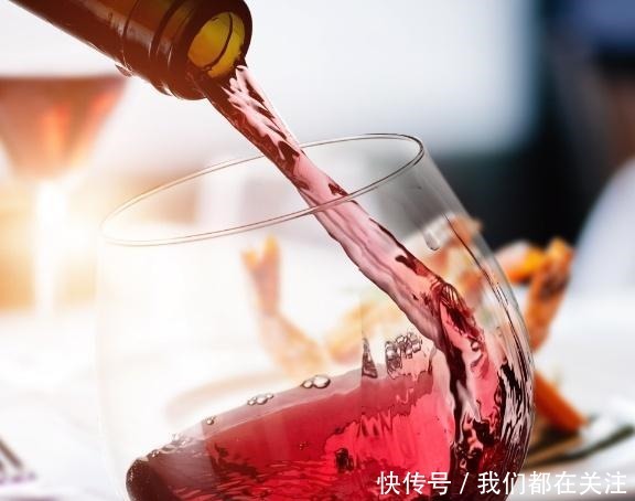 也别|红酒瓶上有这些字就算一折也别买,厂家把你当傻子,老板给我送钱